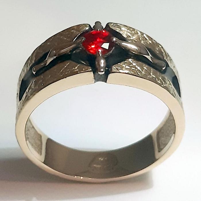 MAGIC MAN RING 18K GOLD WITH RUBY