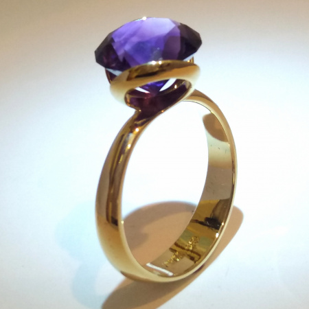 DESIGNER GOLD RING WITH BEST QUALITY AMETHYST