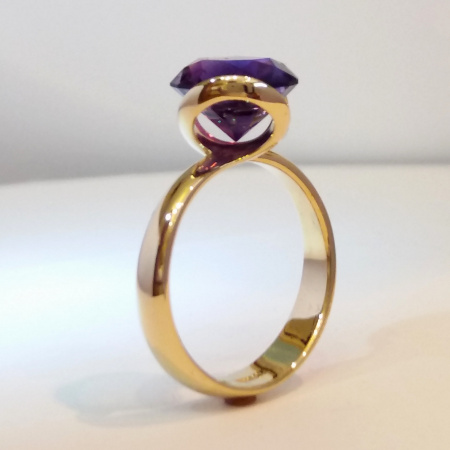 DESIGNER GOLD RING WITH BEST QUALITY AMETHYST