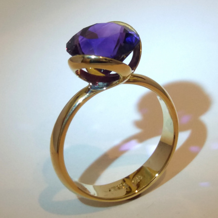 DESIGNER GOLD RING WITH BEST QUALITY AMETHYST